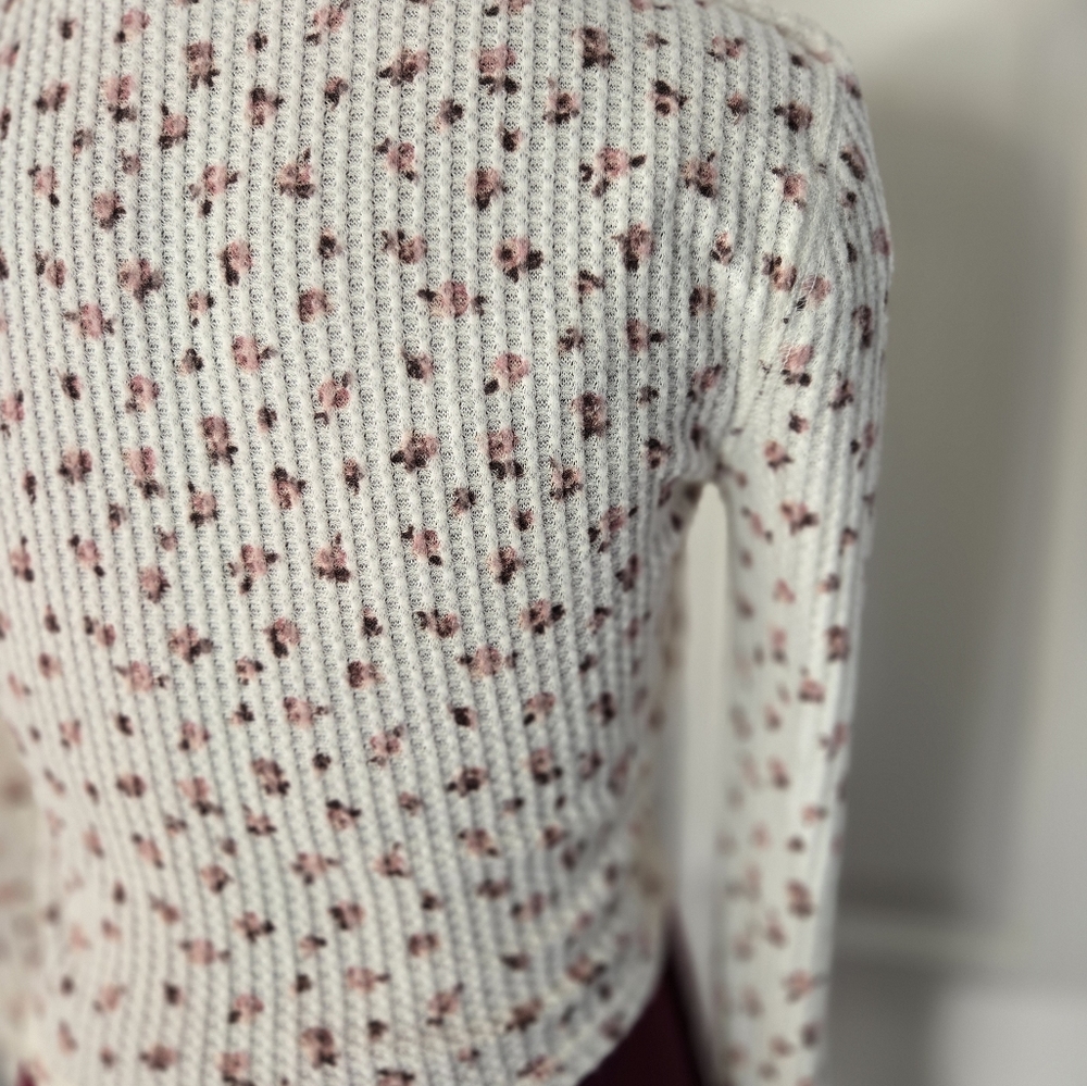 Aeropostale White Medium Waffle Knit Cropped Long Sleeve Floral Top - Picture 3 of 9